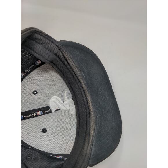 Team MLB Chicago White Sox Strapback Hat OSFM Black Embroidered Logo OC Sports - Picture 10 of 11